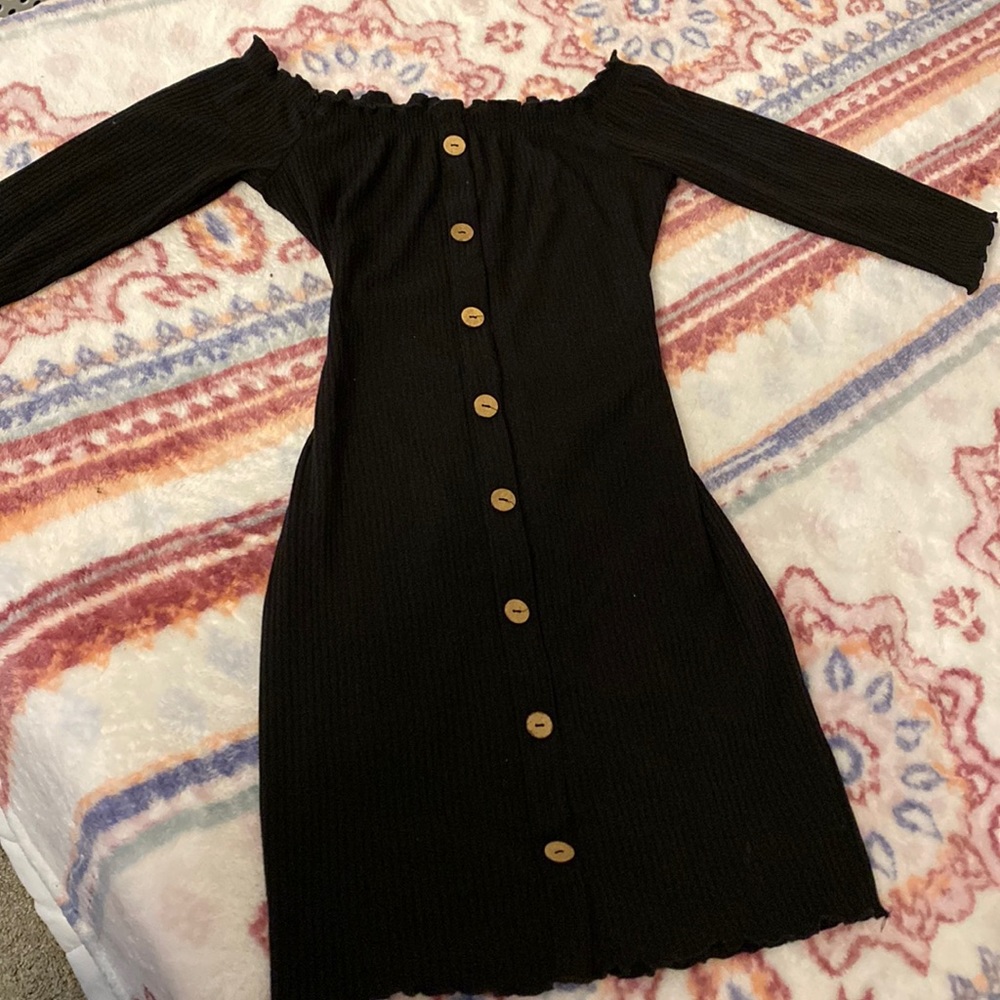 Off shoulder lettuce cut dress